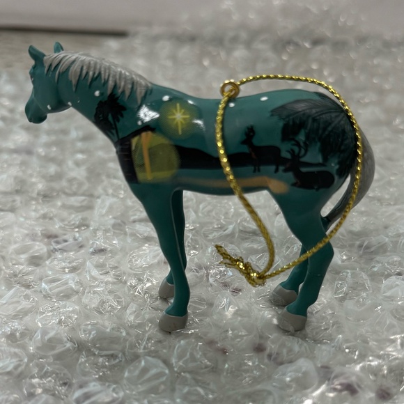 2014 The Trail of Painted Ponies Ornament "In a Manger" - Picture 4 of 7